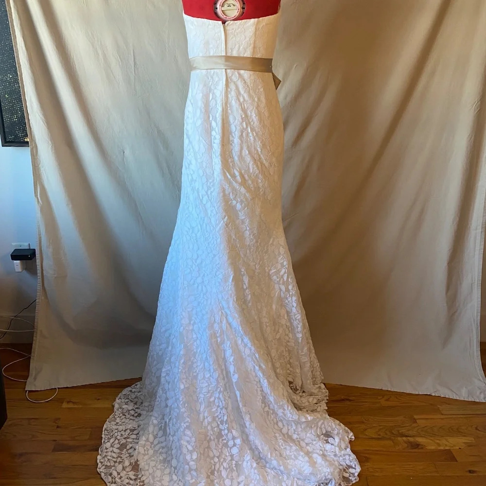 cheap/beautiful preowned wedding dress designed by galina/strapless neckline - Picture 6 of 8
